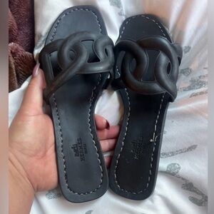 Hermes Aloha (AUTHENTIC PLS READ DESCRIPTION) size 40 Sandals